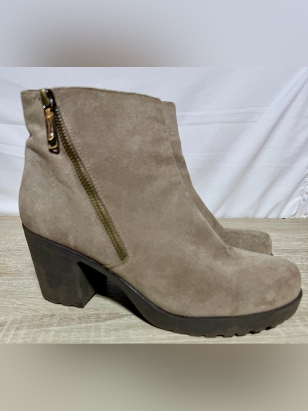 Blondo Waterproof Suede Ankle Boots Beige Side Zip Round Toe Sz 8.5 M